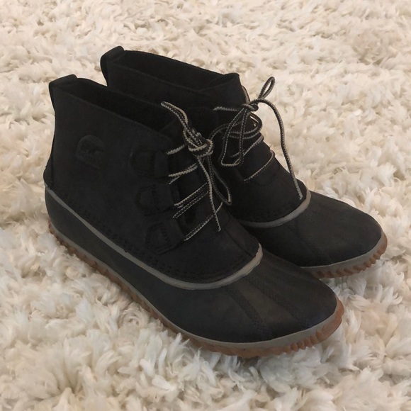 Sorel boots - Picture 1 of 3
